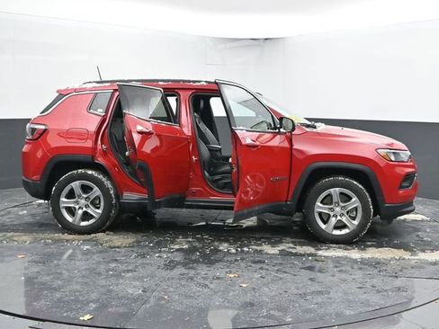 Used 2024 Jeep Compass Latitude image 56