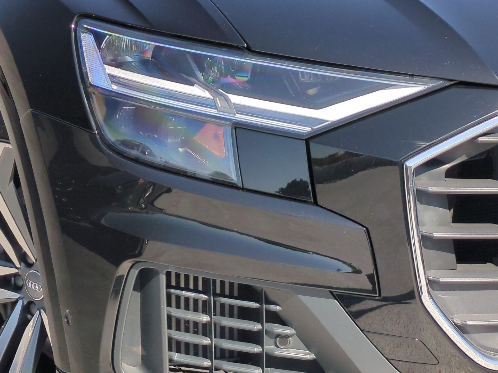 Used 2019 Audi Q8 Premium Plus w/ Premium Plus AWD/4WD image 25