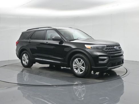 Certified 2022 Ford Explorer XLT w/ Equipment Group 202A image 37