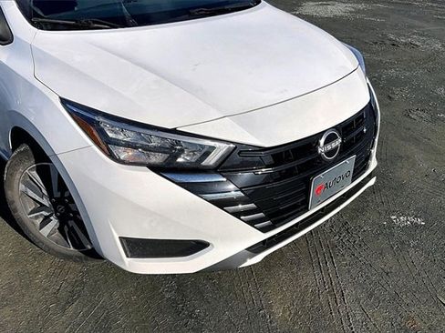 Used 2025 Nissan Versa SV w/ Trunk Package image 4