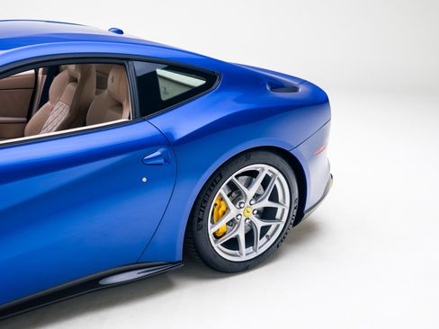 Used 2016 Ferrari F12 Berlinetta RWD image 17