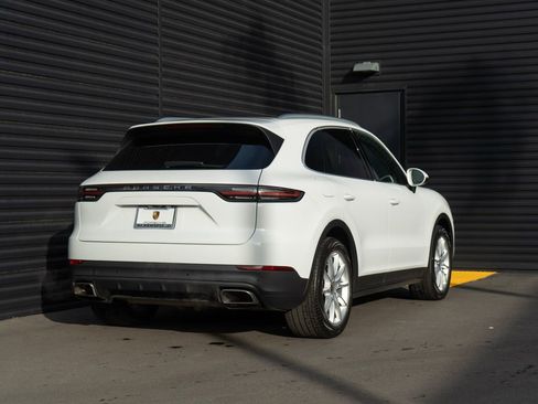 Used 2023 Porsche Cayenne AWD/4WD image 9