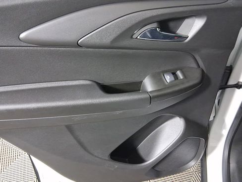 Used 2023 Chevrolet TrailBlazer RS w/ Sun and Liftgate Package image 16