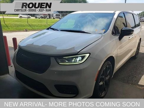 Used 2025 Chrysler Pacifica Limited FWD image 1