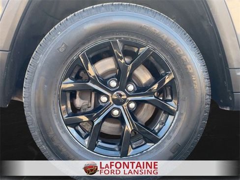 Used 2024 Jeep Grand Cherokee L Laredo image 34