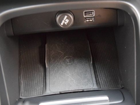 Used 2020 Volvo XC40 T5 Momentum w/ Protection Package Premier image 58