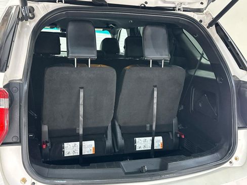 Used 2016 Ford Explorer XLT w/ Equipment Group 202A FWD image 8