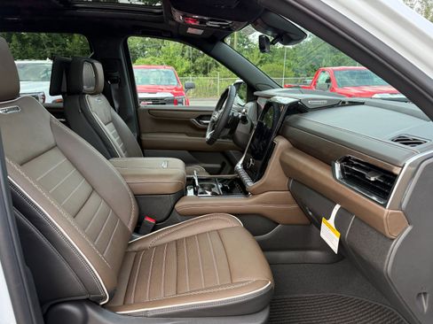 New 2026 GMC Yukon XL Denali Ultimate AWD/4WD image 24