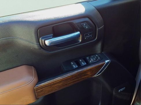 Used 2022 Chevrolet Silverado 1500 High Country w/ Technology Package image 11