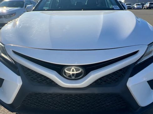 Used 2019 Toyota Camry SE w/ Carpet Mat Package image 9
