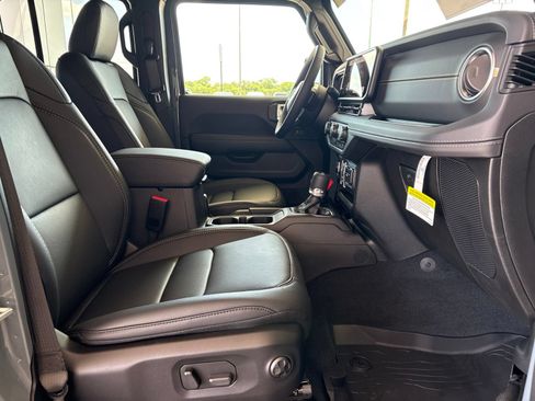 New 2026 Jeep Wrangler Unlimited Sahara AWD/4WD image 19