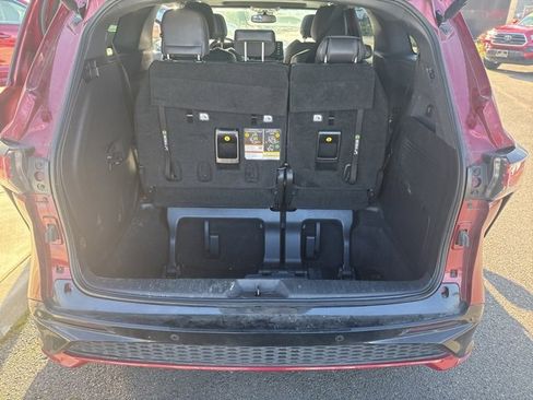 Used 2022 Toyota Sienna XSE image 12