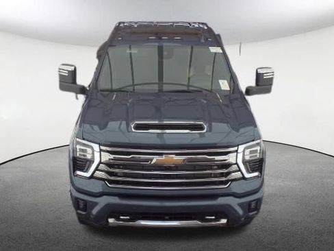 Used 2025 Chevrolet Silverado 3500 High Country w/ High Country Premium Package AWD/4WD image 2