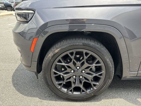 Used 2024 Jeep Grand Cherokee L Summit w/ Advanced Protech Group IV AWD/4WD image 19