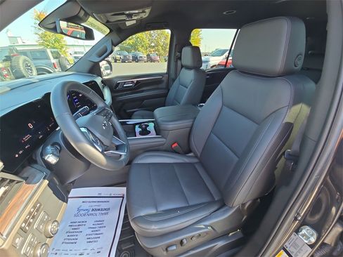 Used 2025 Chevrolet Tahoe Z71 w/ Comfort Package image 17