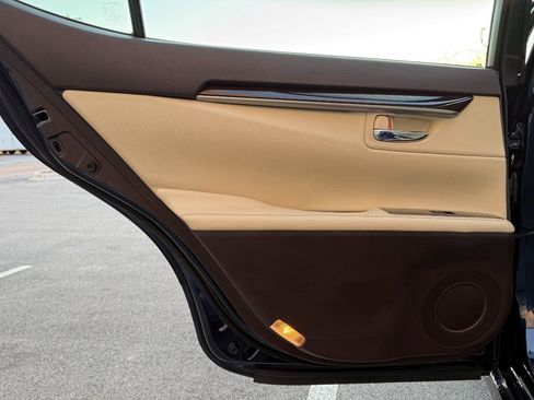 Used 2018 Lexus ES 350 w/ Navigation System Package image 20