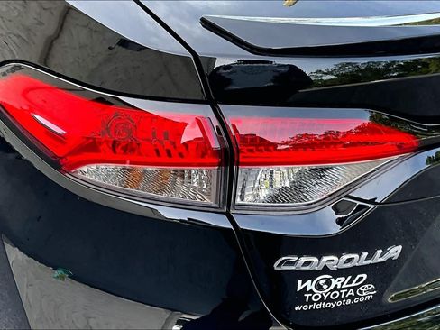 Certified 2025 Toyota Corolla SE FWD image 29