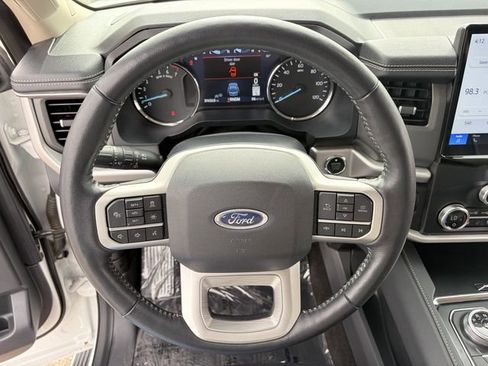 Used 2023 Ford Expedition XLT RWD image 11