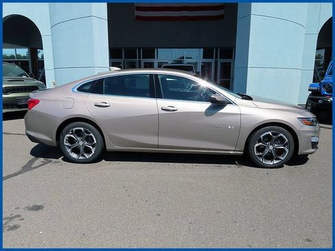 Used 2023 Chevrolet Malibu LT FWD image 2