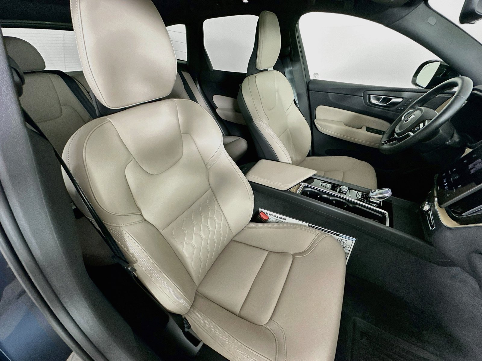 Certified 2026 Volvo XC60 B5 Plus w/ Protection Package Premier AWD/4WD image 43