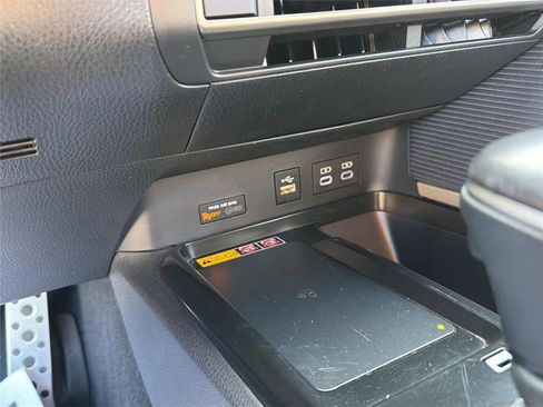 Used 2025 Toyota Camry SE FWD image 18
