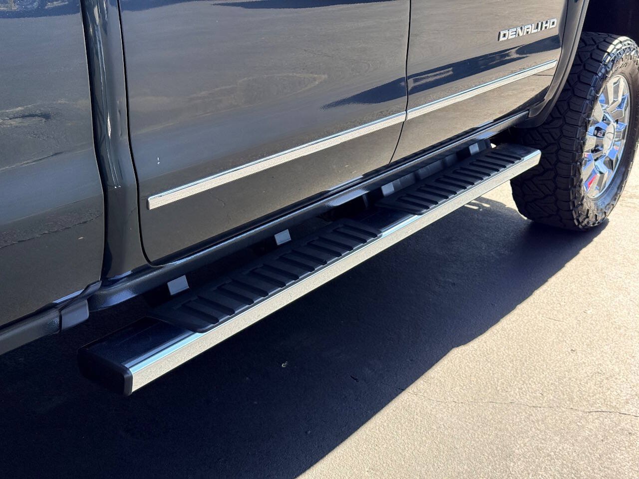 Used 2018 GMC Sierra 2500 Denali w/ Duramax Plus Package AWD/4WD image 13