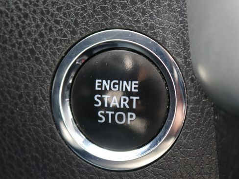 Used 2019 Toyota Highlander XLE image 12