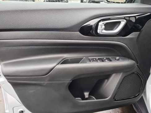 New 2026 Jeep Compass Limited image 17