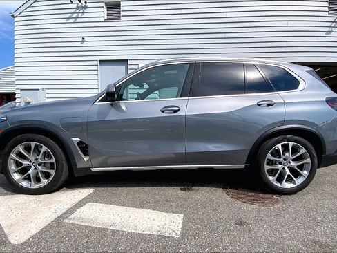 Used 2024 BMW X5 xDrive50e w/ Premium Package AWD/4WD image 2