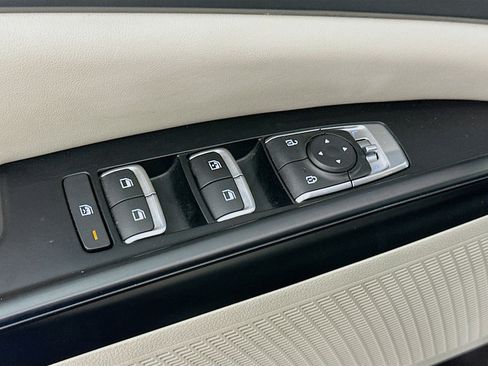 Used 2024 Kia Carnival LX image 15