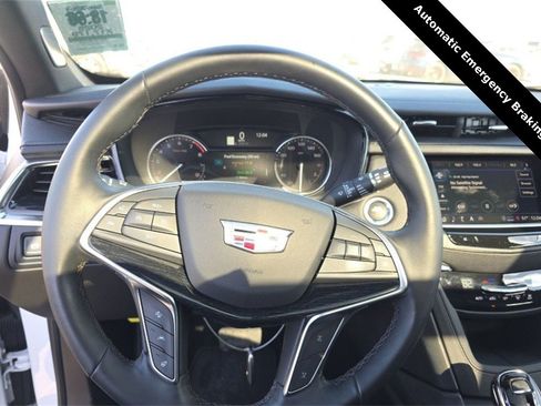 Used 2025 Cadillac XT5 Premium Luxury image 8
