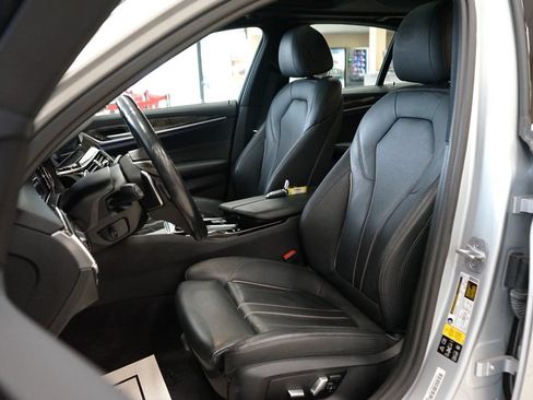 Used 2017 BMW 540i xDrive AWD/4WD image 2