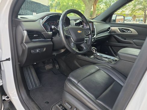 Used 2022 Chevrolet Traverse LT w/ LT Premium Package FWD image 11