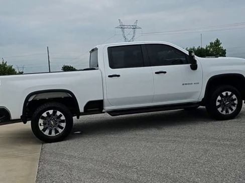 Used 2025 Chevrolet Silverado 2500 Custom w/ Custom Convenience Package AWD/4WD image 9