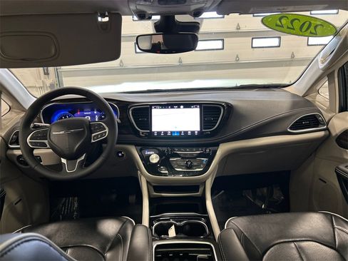 Used 2022 Chrysler Pacifica Limited image 29