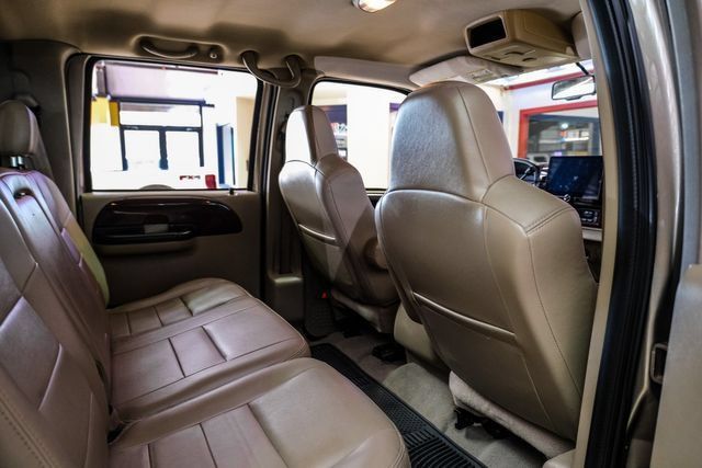 Used 2007 Ford F550 4x4 Crew Cab Super Duty image 36