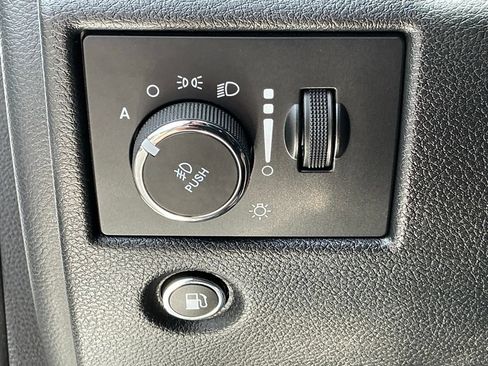 Used 2020 Jeep Grand Cherokee Overland AWD/4WD image 35
