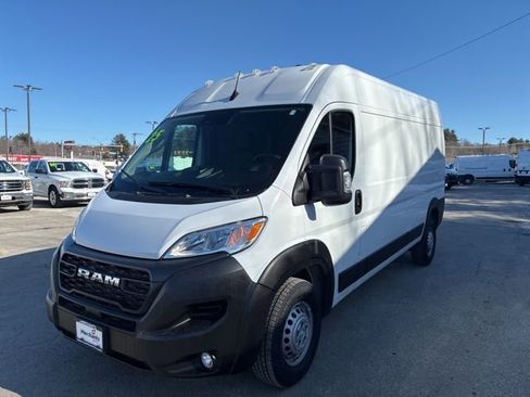 Used 2025 RAM ProMaster 2500 w/ Convenience Group image 3