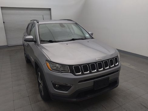 Used 2019 Jeep Compass Latitude w/ Cold Weather Group AWD/4WD image 14