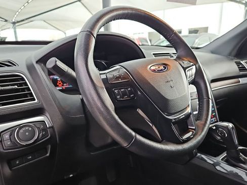 Used 2019 Ford Explorer Limited w/ Class III Trailer Tow Package image 9