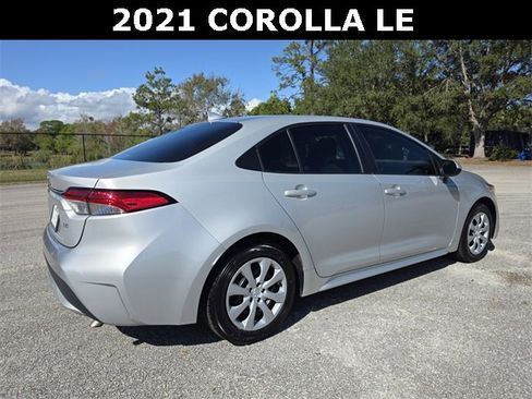 Used 2021 Toyota Corolla LE image 3