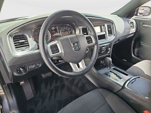 Used 2014 Dodge Charger SE RWD image 9