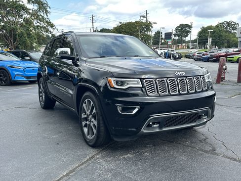 Used 2018 Jeep Grand Cherokee Overland AWD/4WD image 2