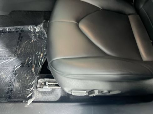 Used 2022 Toyota Highlander XLE FWD image 13