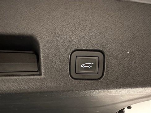 Used 2025 Chevrolet Traverse LT AWD/4WD image 22