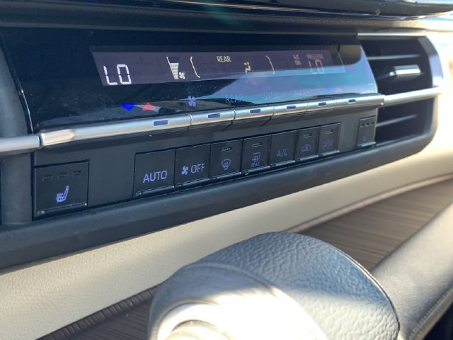 Certified 2024 Toyota Sienna XLE FWD image 30