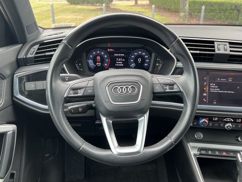 Used 2020 Audi Q3 2.0T Premium w/ Convenience Package AWD/4WD image 18
