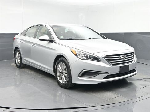 Used 2016 Hyundai Sonata SE image 1