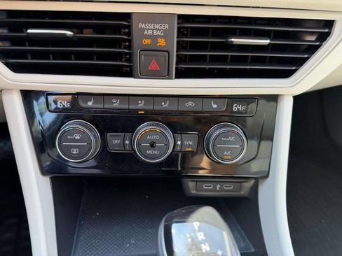 Used 2023 Volkswagen Jetta SE FWD image 22