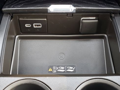 Used 2021 GMC Yukon Denali w/ Denali Premium Package image 24